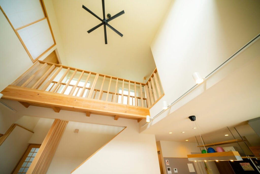 【理想のお家づくりのコツ】吹き抜けがある家は寒いって本当？